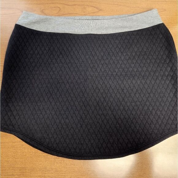 Adidas Large black skirt with grey waistband. Has quilt type pattern. - Picture 1 of 6